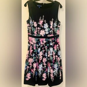 Talbots knee length fit & flare floral sleeveless dress  Size 4. NEVER WORN!